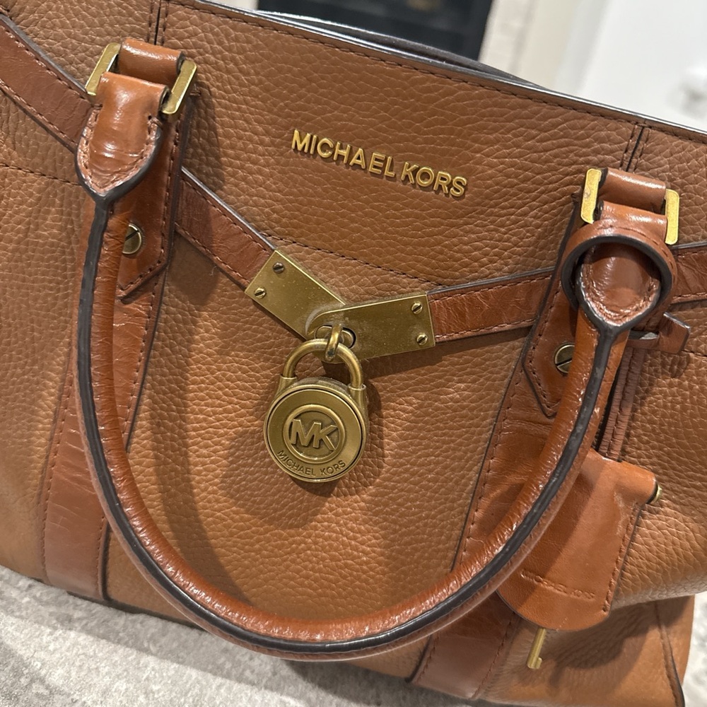 Michael Kors Tan Leather Handbag with Gold Accents - Picture 2 of 8